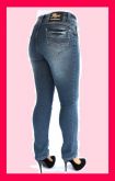 Calça jeans importada com 20% elastano 80% algodão.