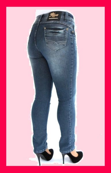 Calça jeans importada com 20% elastano 80% algodão.